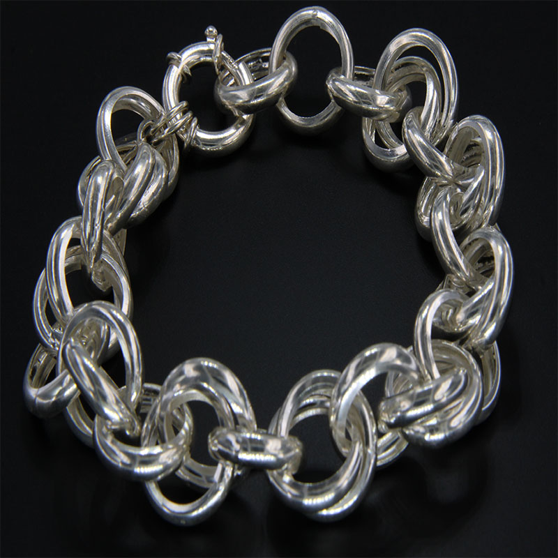 Womens 925 ° silver bracelet with double rings and safety clasp.
