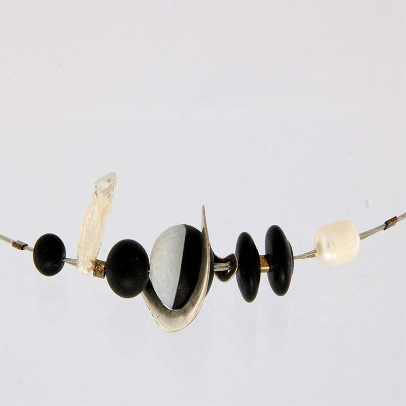Womens handmade 925 ° silver pendant with natural Ebony and natural Pearls.