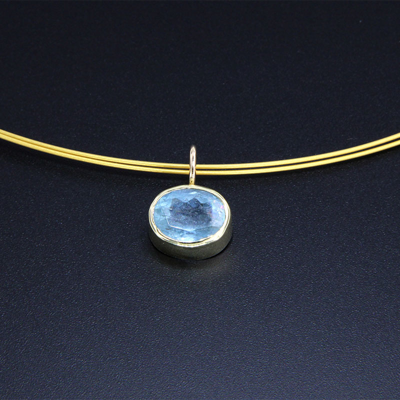 Handmade sterling silver pendant made of 925 ° silver K18 silver and natural blue Aquamarine.