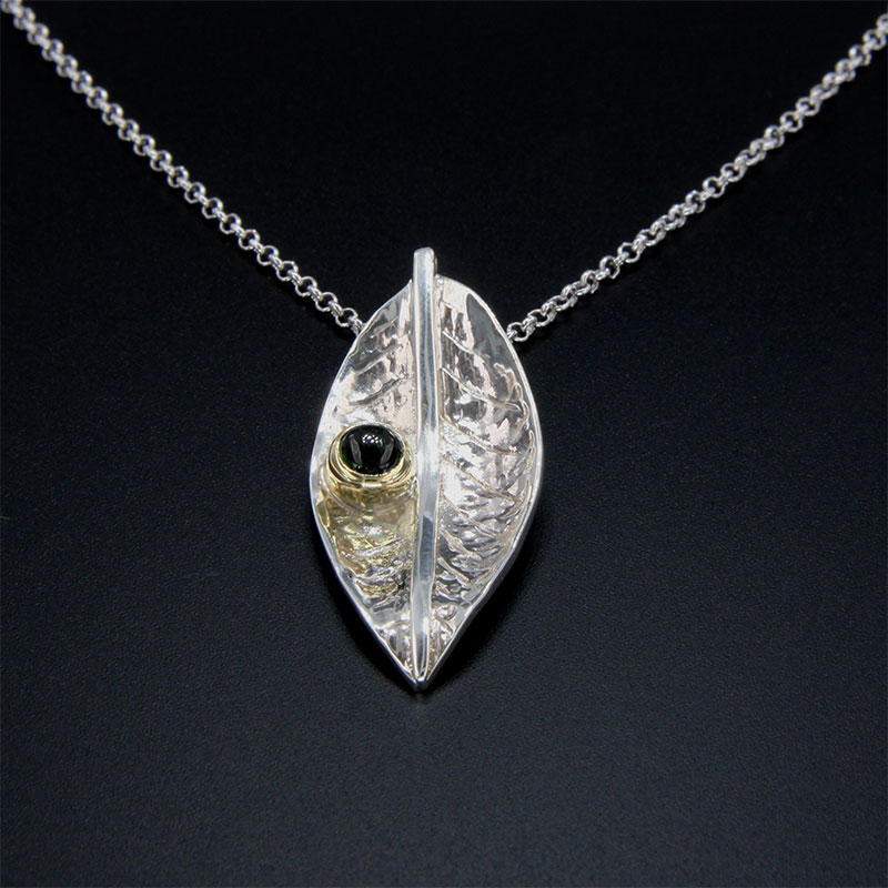 Womens handmade silver and gold pendant with chain K18 / 925 ° in the shape of a leaf decorated with natural green Tourmaline.