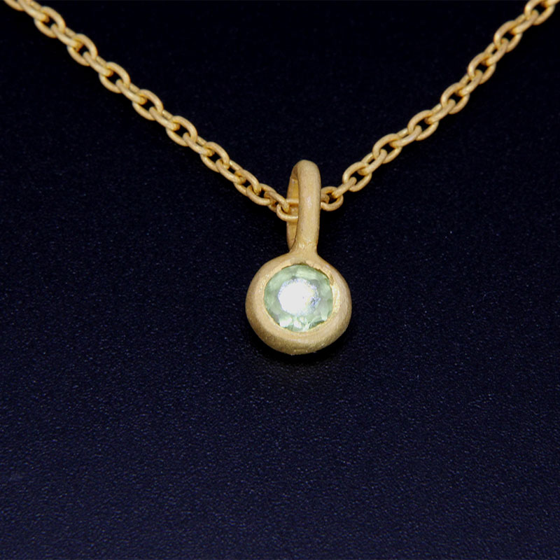 Womens handmade sterling silver gold plated pendant 925 ° decorated with natural green Peridot.