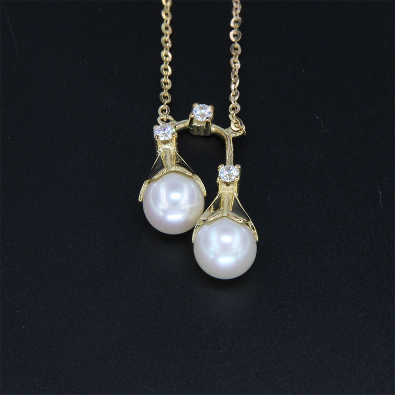 Womens gold pendant with K9 chain decorated with white zircons and of course Pearl.