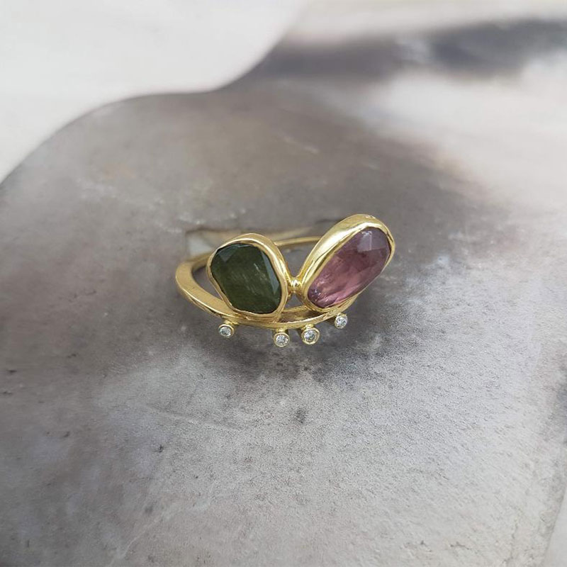 Χειροποίητο δαχτυλίδι από χρυσό Κ18 διακοσμημένο με τουρμαλίνες και διαμάντια.

