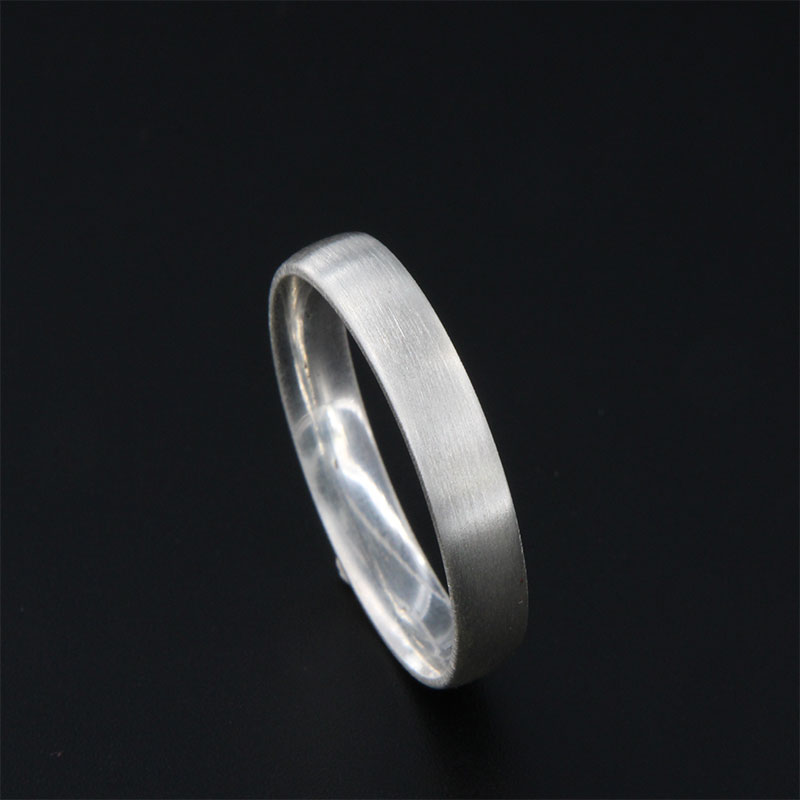 Ανδρικό χειροποίητο ασημένιο δακτυλίδι 925° με ειδική ματ επεξεργασία. 