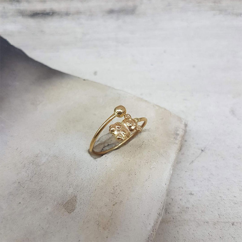 Παιδικό χρυσό δακτυλίδι Κ14 σε σχήμα αρκουδάκι διακοσμημένο με διαμανταρισμένες επιφάνειες.