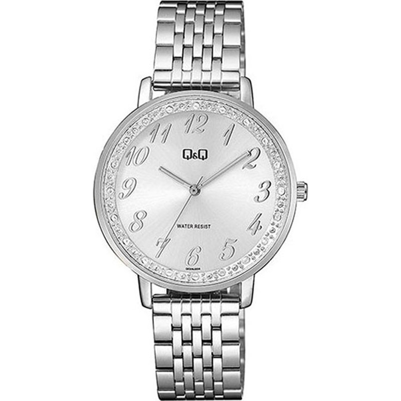 Γυναικείο ρολόι χειρός Q&Q με ασημί καντράν, πέτρες ζιργκόν και μπρασελέ.