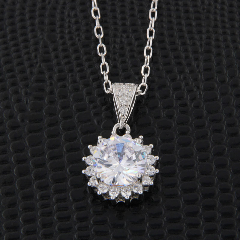 Womens silver Rosette necklace with 925 chain decorated with white zircons.