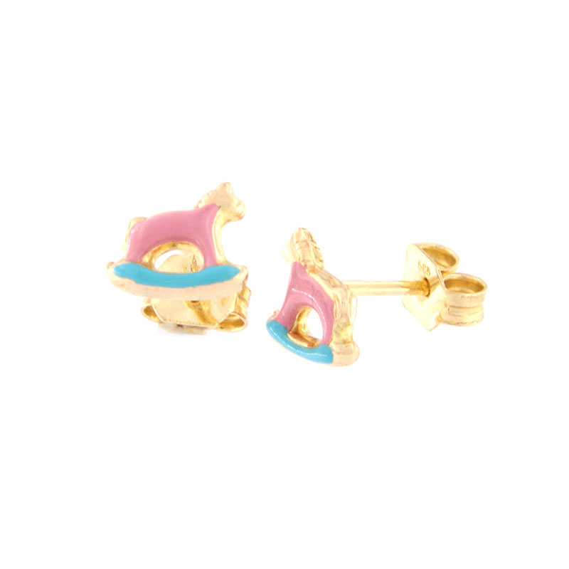 Παιδικά χρυσά σκουλαρίκια Κ14 σε σχήμα άλογο διακοσμημένα με ροζ και γαλάζιο σμάλτο.
