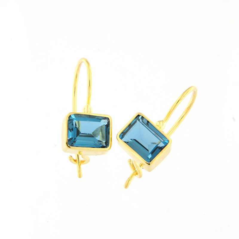 Γυναικεία χειροποίητα χρυσά σκουλαρίκια Κ18 διακοσμημένα με φυσικές London Blue Topaz.