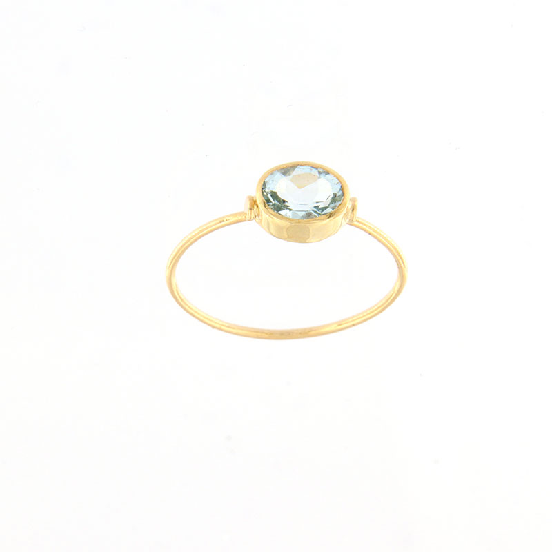Γυναικείο χειροποίητο χρυσό δαχτυλίδι Κ18 διακοσμημένο με φυσική Άκουα μαρίνα.