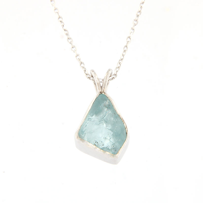 Womens handmade silver pendant with chain 925° decorated with natural aqua marina.