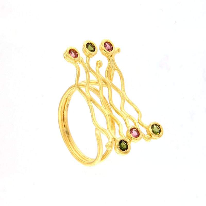 Χειροποίητο δαχτυλίδι από κίτρινο χρυσό Κ18 με φυσικές τουρμαλίνες.
