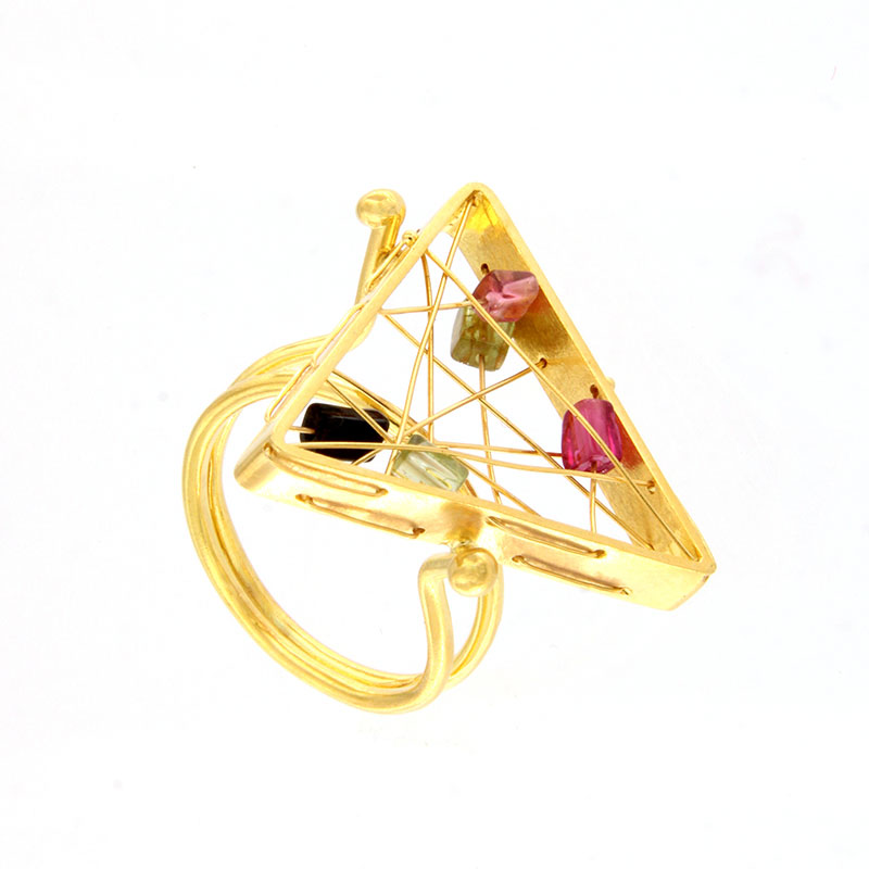Χειροποίητο δαχτυλίδι από κίτρινο χρυσό Κ18 με φυσικές τουρμαλίνες.