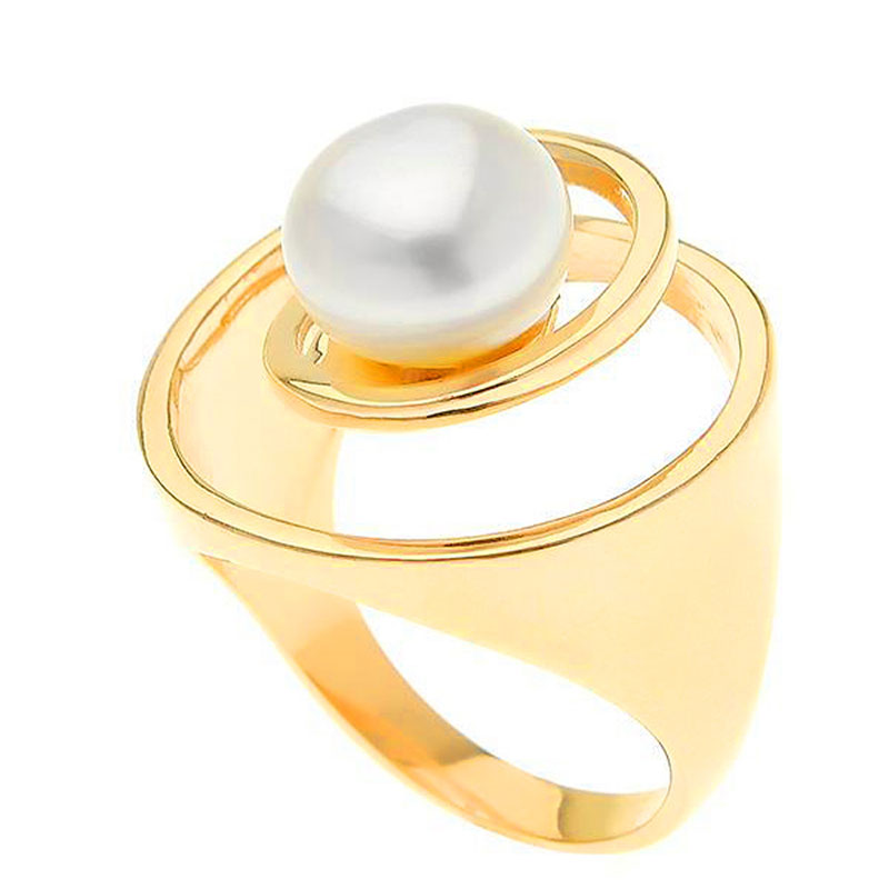 Γυναικείο ασημένιο επίχρυσο δαχτυλίδι 925° διακοσμημένο με λευκό Μαργαριτάρι.