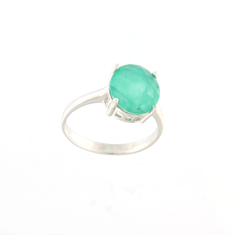 Womens silver ring 925 decorated with natural emeraldite.