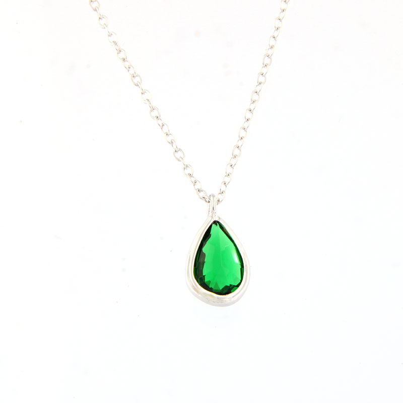 Womens silver necklace in drop shape with 925 chain decorated with green cubic zirconia.