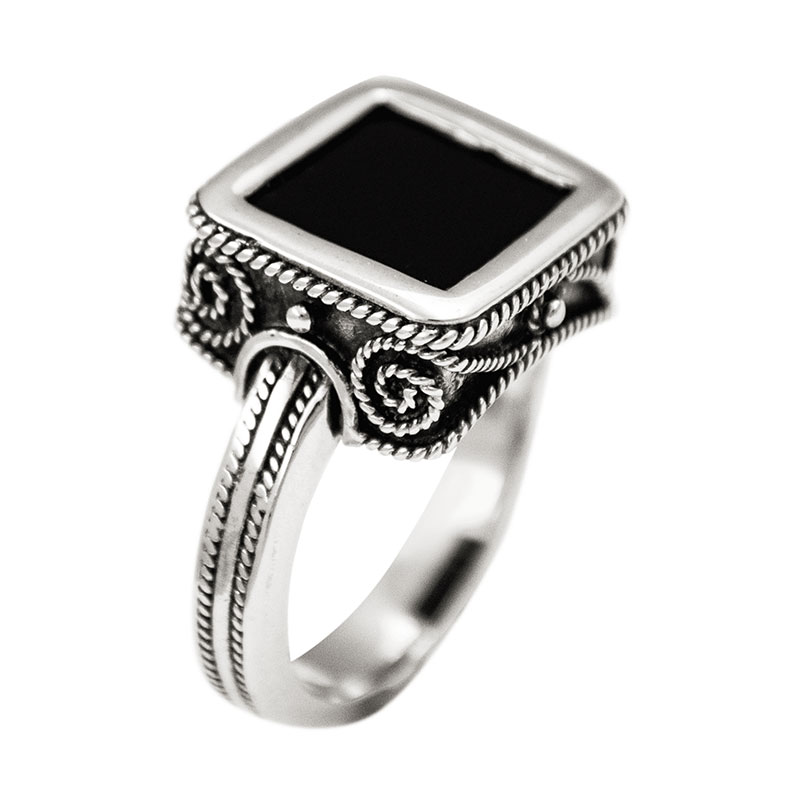 Ανδρικό Χειροποίητο Ασημένιο Δαχτυλίδι με Μαύρη Πατίνα & Φυσικό Μαύρο Όνυχα.